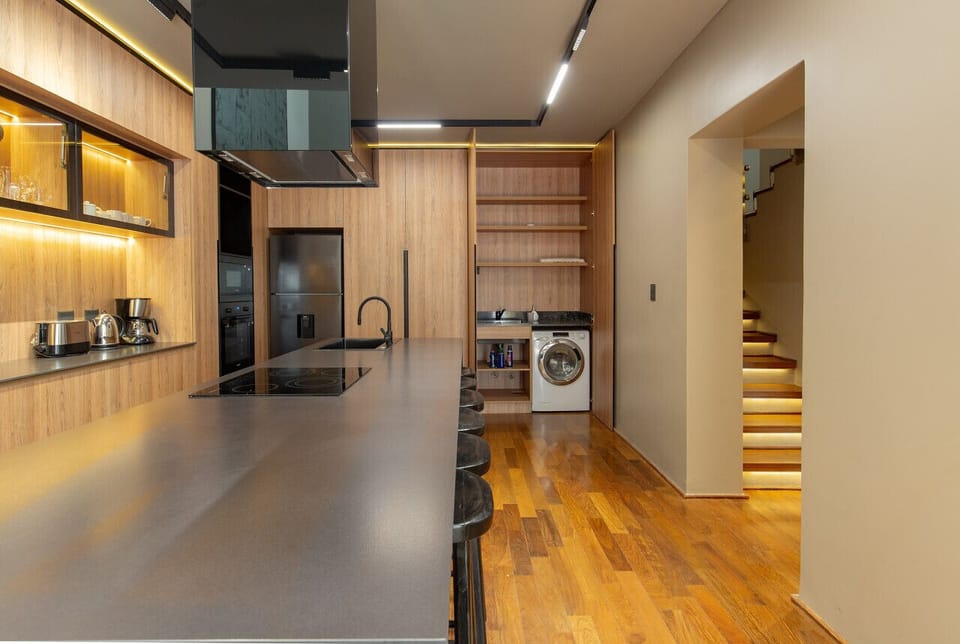 Kitchen equiped with high quality washer/dryer