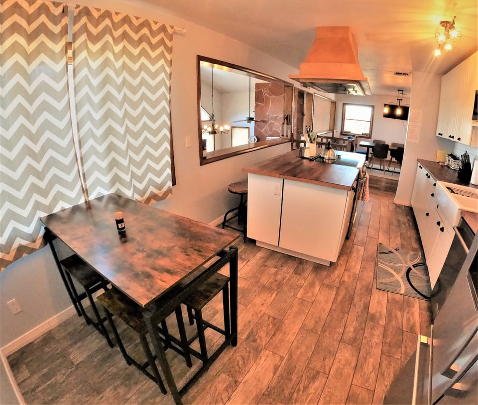 Kitchen breakfast nook