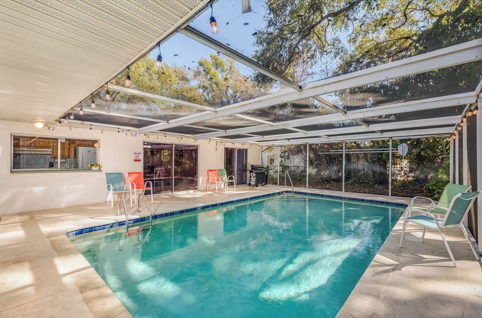 Spacious covered swimming pool (HEATED)