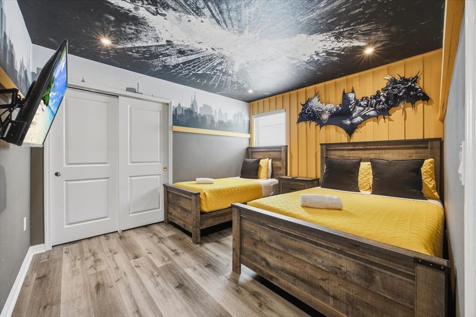 Refined stay Disney Theme 8BR Resort Villa With FREE Heated Pool/Spa Near Disney House in Polk County
