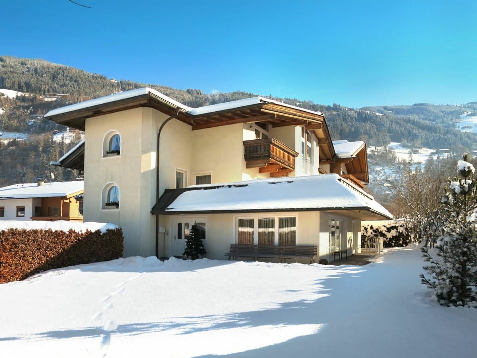 Sky, Snow, Building, Plant, Property, Window, Mountain, Tree, Slope, House