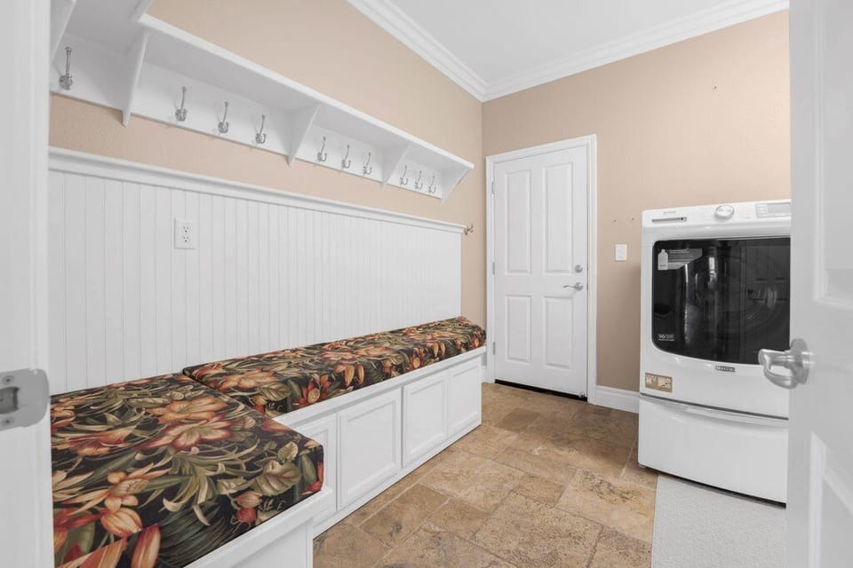 Mud room/Laundry room 