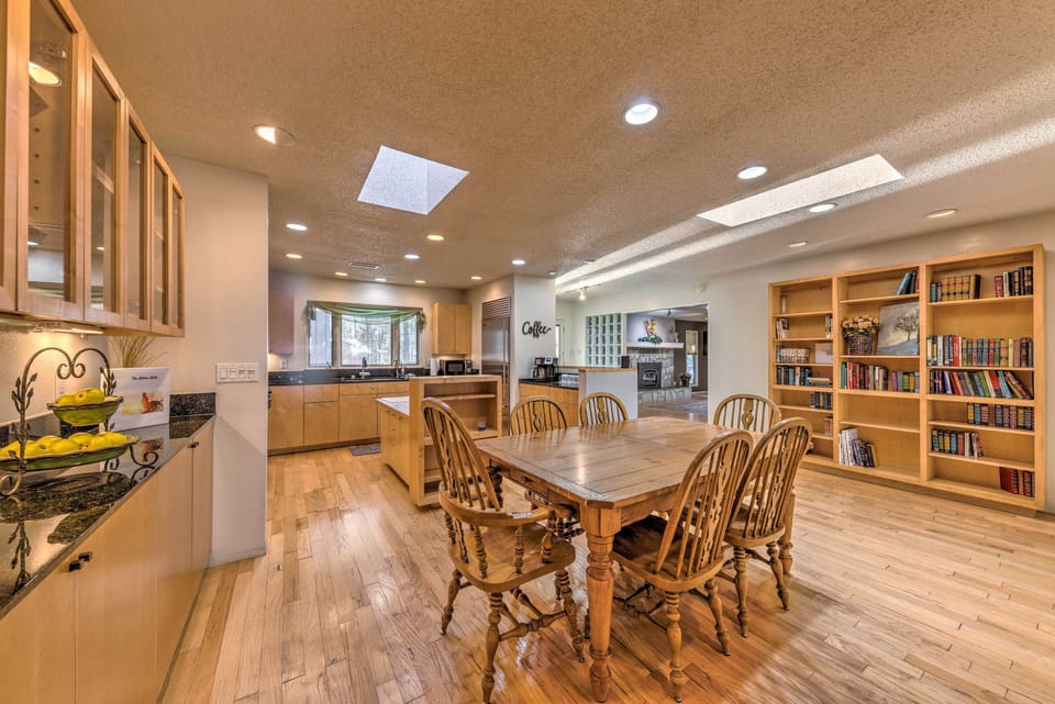Dining Area | Spices | Coffee/Tea
