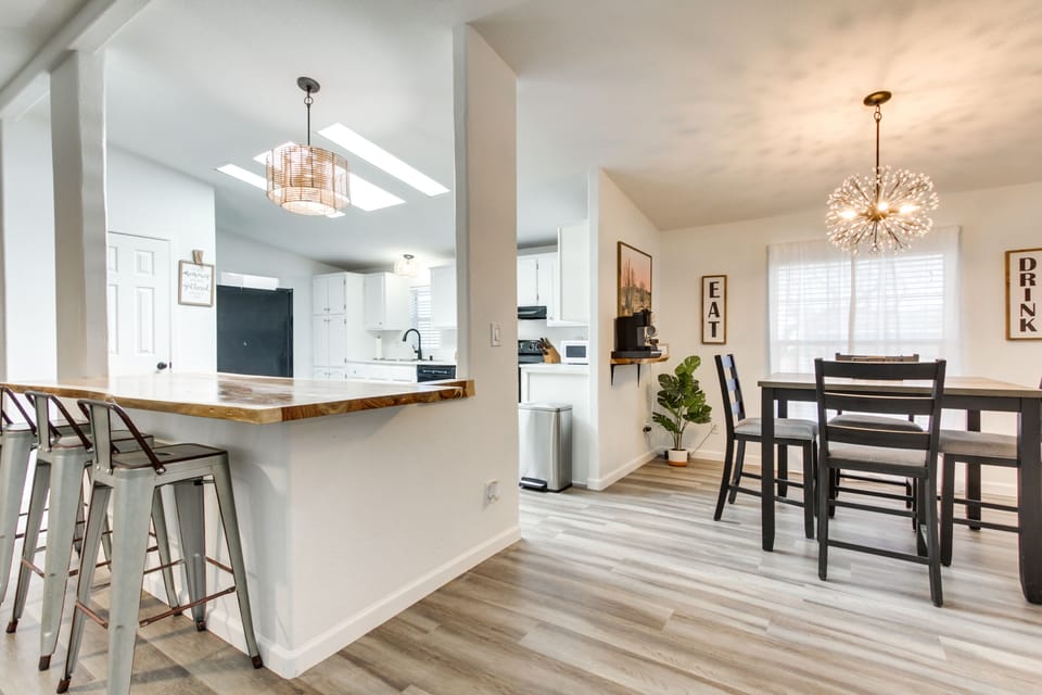 Dining Area | Dishware & Flatware Provided