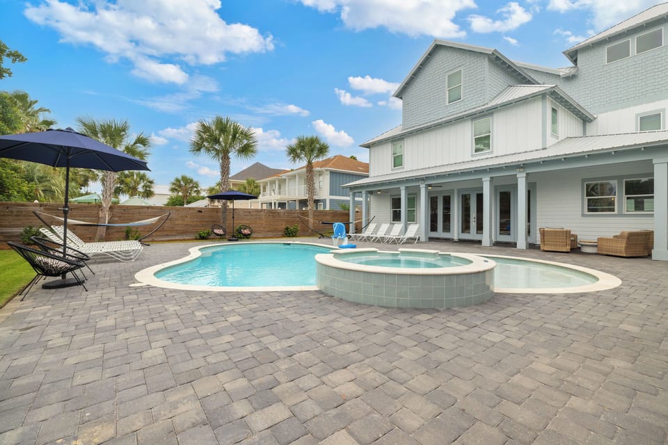 This large backyard is perfect for the whole family to spend quality time together!