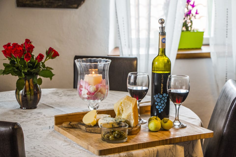 Dining area details