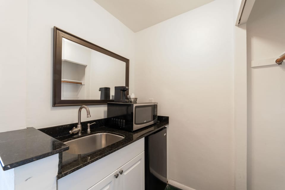 Quaint, Lakeside Standard Hotel Room with Kitchenette image 4