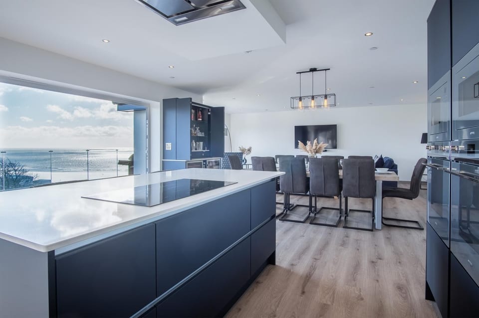 Sunrise  - 5 Bedroom Holiday Home - Pendine (8298)