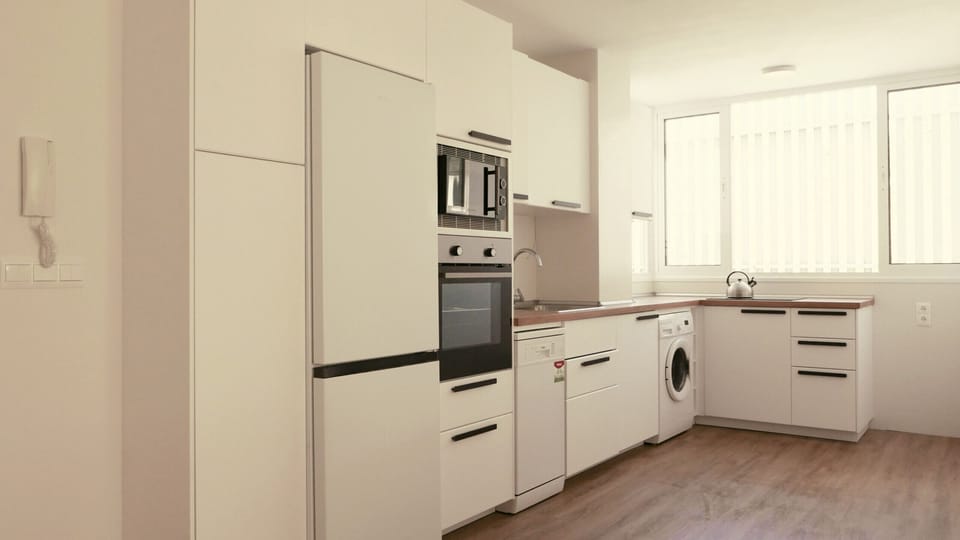 Bright kitchen with dishwasher, stove, microwave and dishwasher