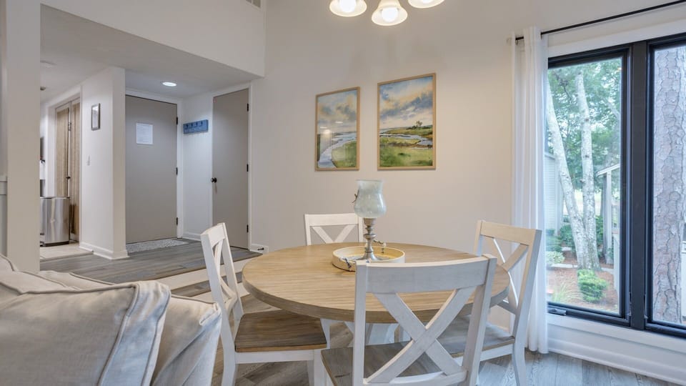 Dining table that is perfect for family dinners