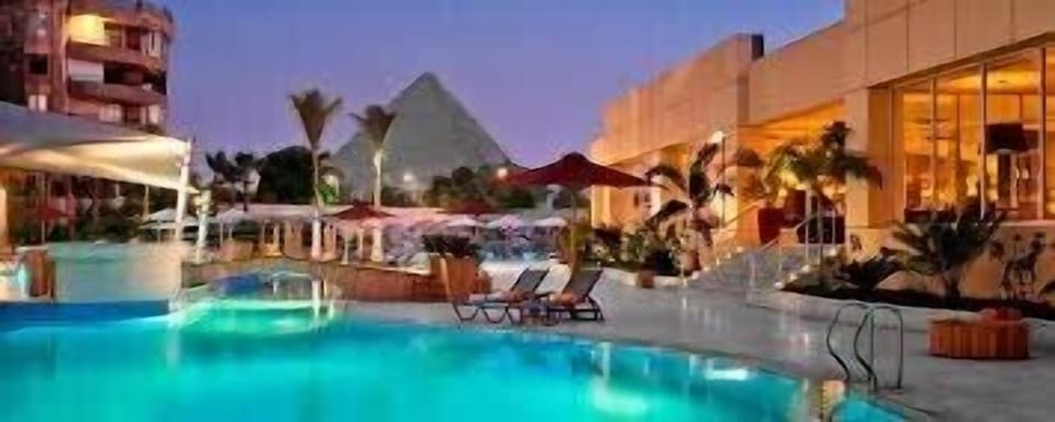 Meridian Hotel 3 minutes walking 