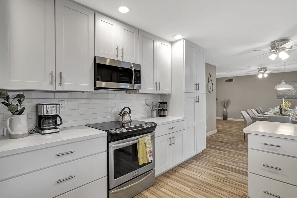 Open kitchen, conveniently located next to the dining table for a memorable stay