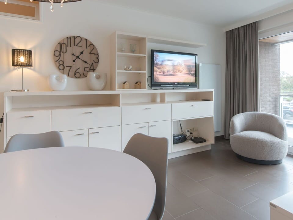 Property, Furniture, Building, Table, Chair, Interior Design, Wood, Floor, Flooring, Comfort