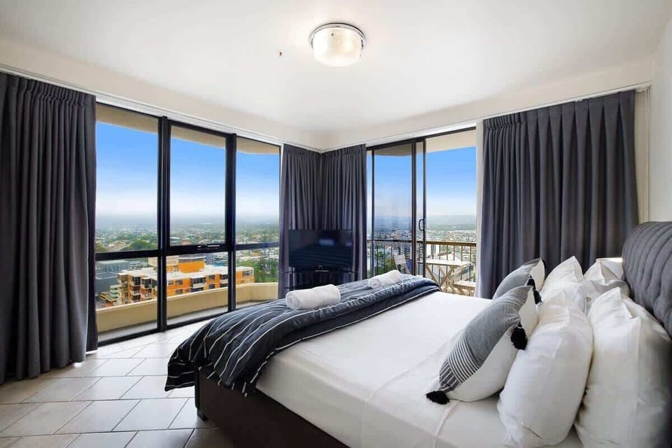 Bedroom 1 - King Bed