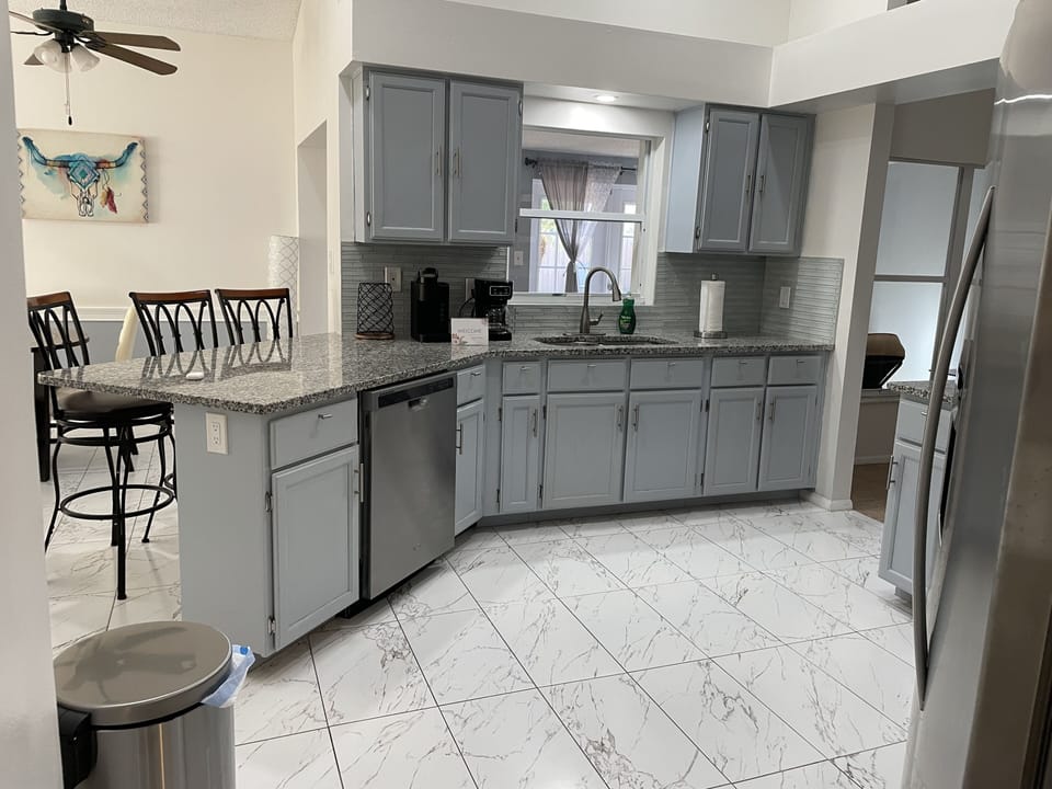 GORGEOUS KITCHEN! SS appliances, granite counters, Breakfast Nook, open concept.