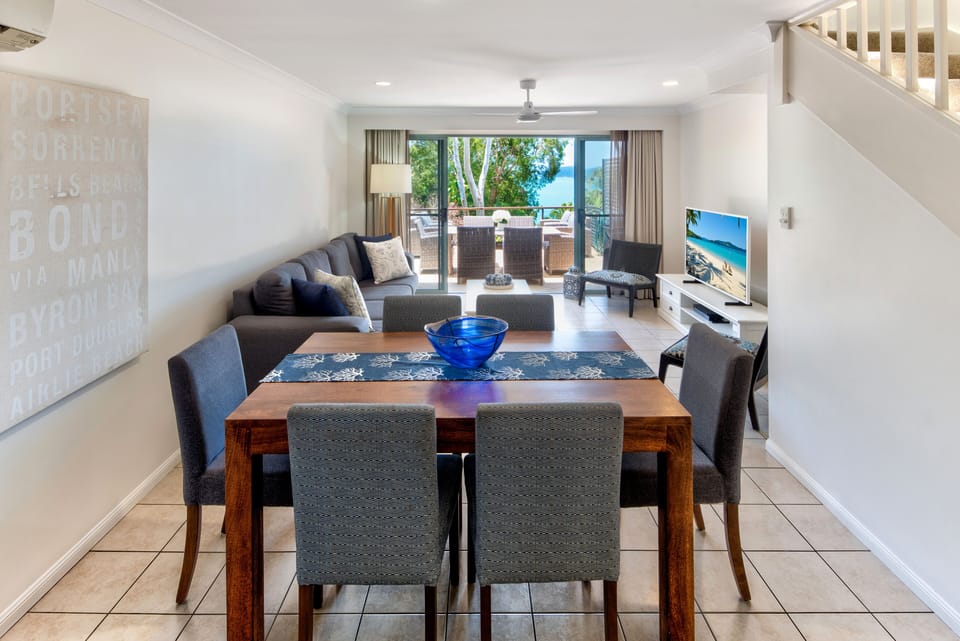 Dining/Lounge