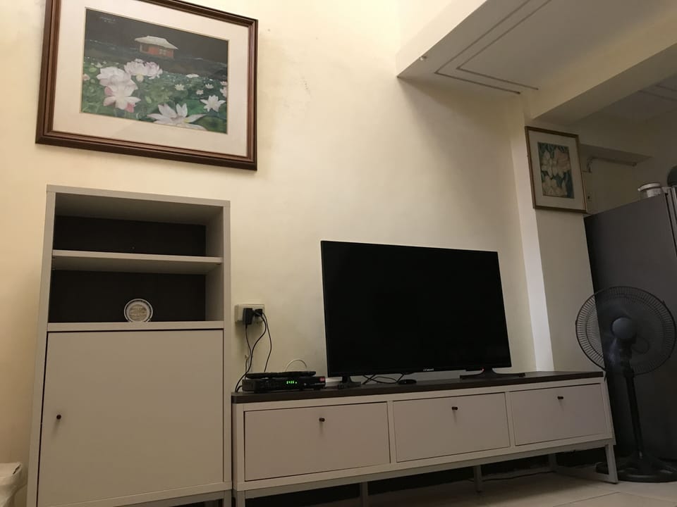 Entertainment. There's Wifi, Ethernet & telephone. Premium channels & Netflix