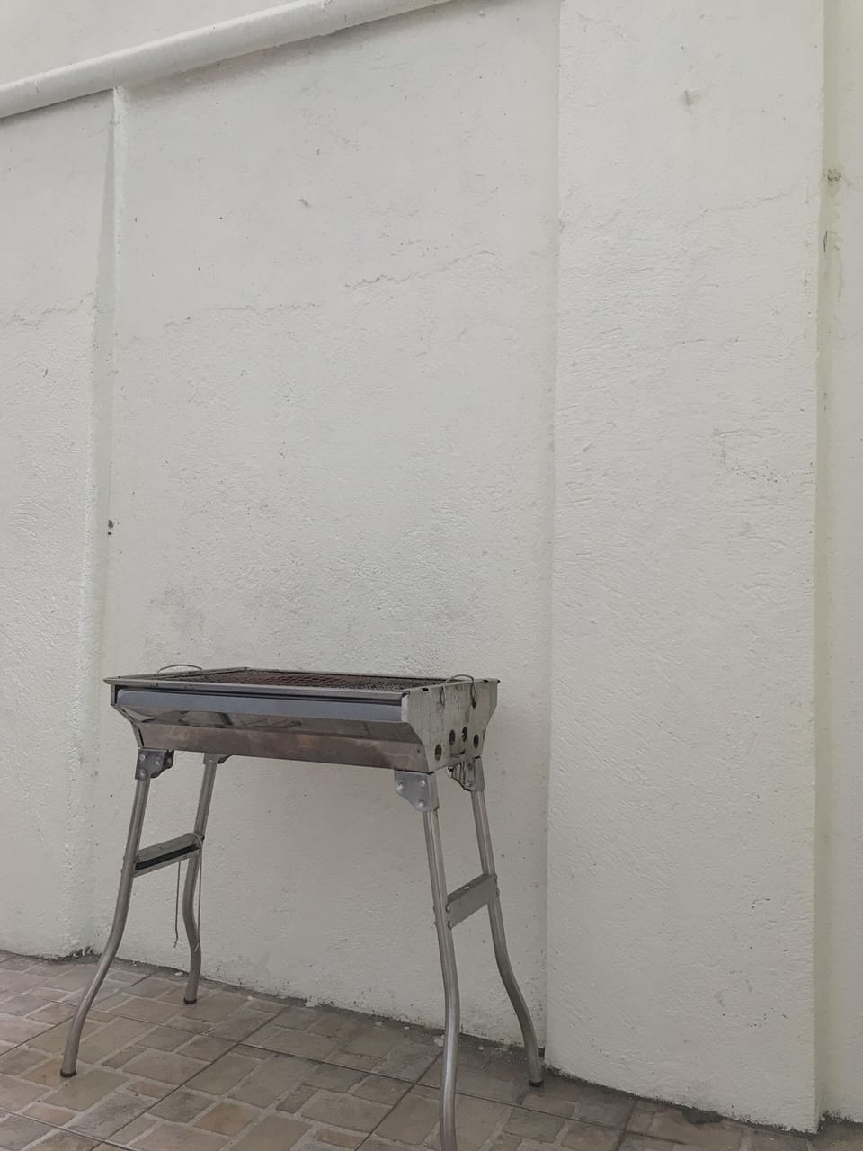 Small backyard for BBQ or laundry. Automatic washing machine is also free to use