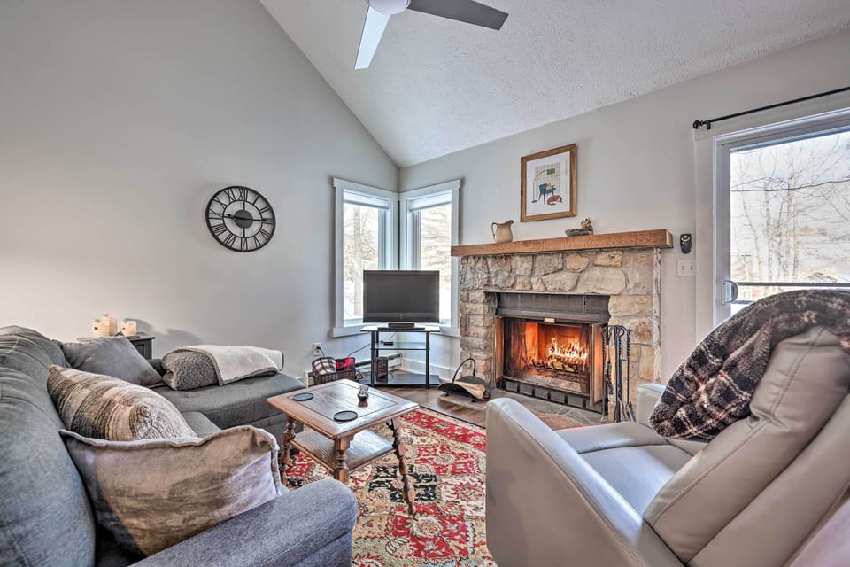 Lake Harmony Vacation Rental | 2BR | 1BA | 854 Sq Ft | 1 Step to Enter