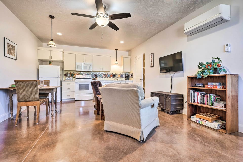 Living Area | Free WiFi