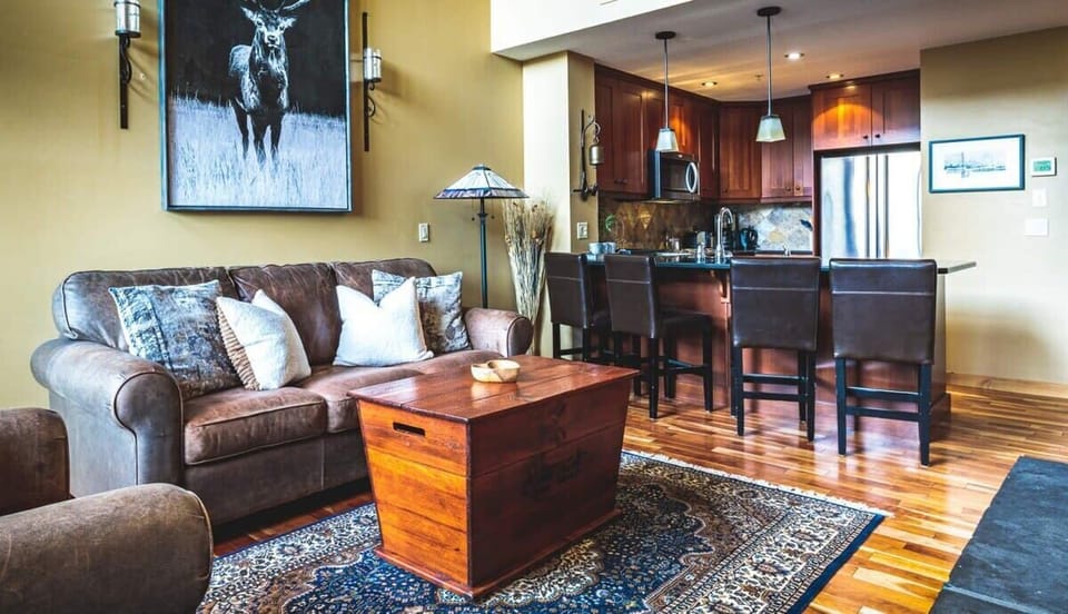 A seamless transition from dining to lounging.
