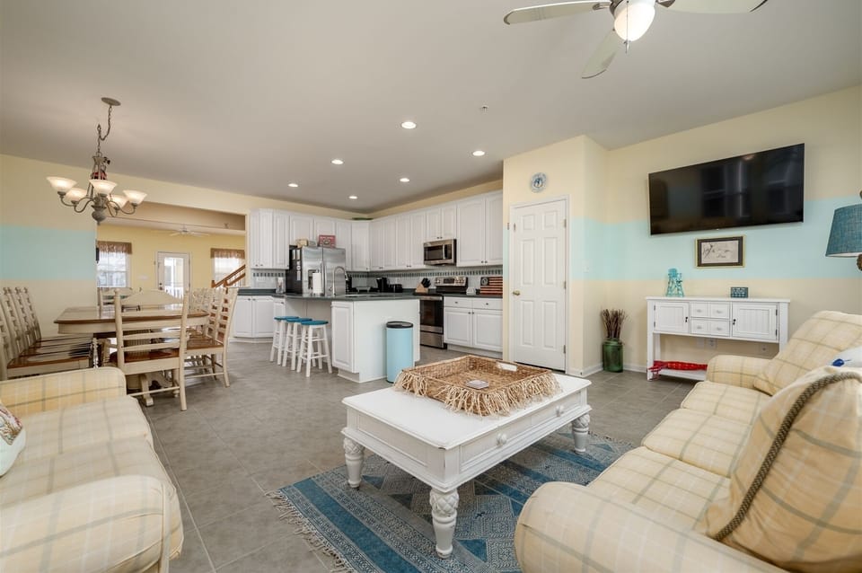 Sitting Area Off Kitchen