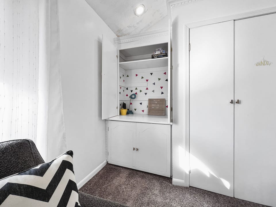 Pull out desk