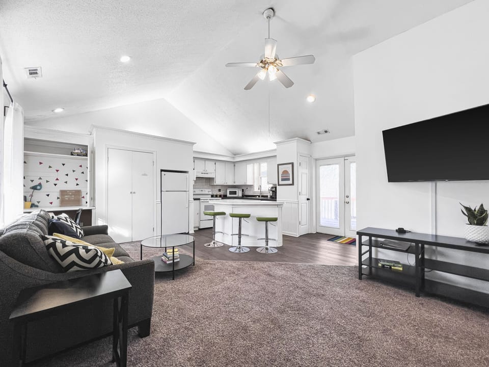Open Living room/kitchen 