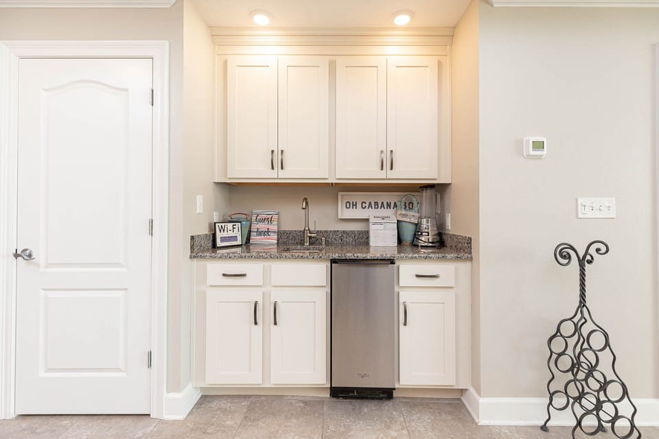 Blend smoothies at the wet bar, chill drinks in the stainless fridge, or grab snacks for the beach
