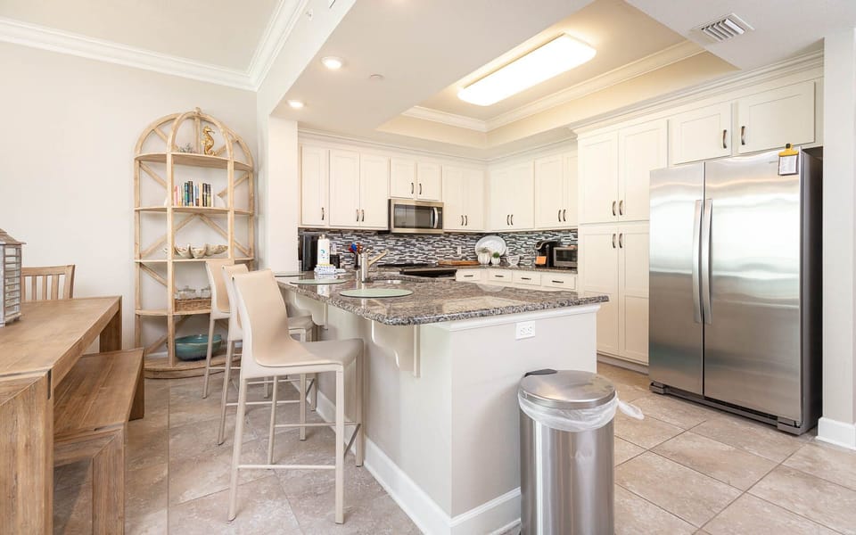 Sip your morning coffee at the breakfast bar and get ready for a beach day in this stylish space