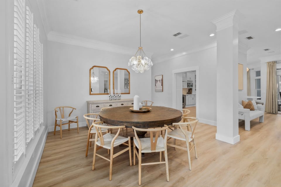 Dining room with seating for 10