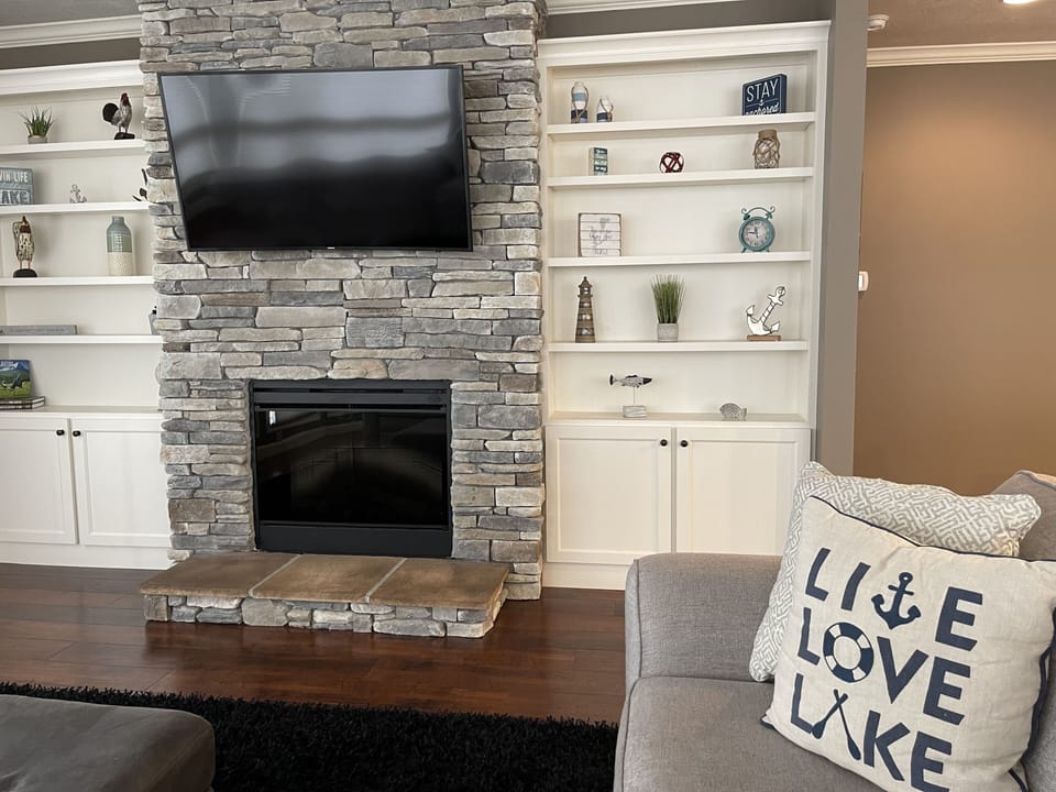 Spacious living room with electric fireplace 