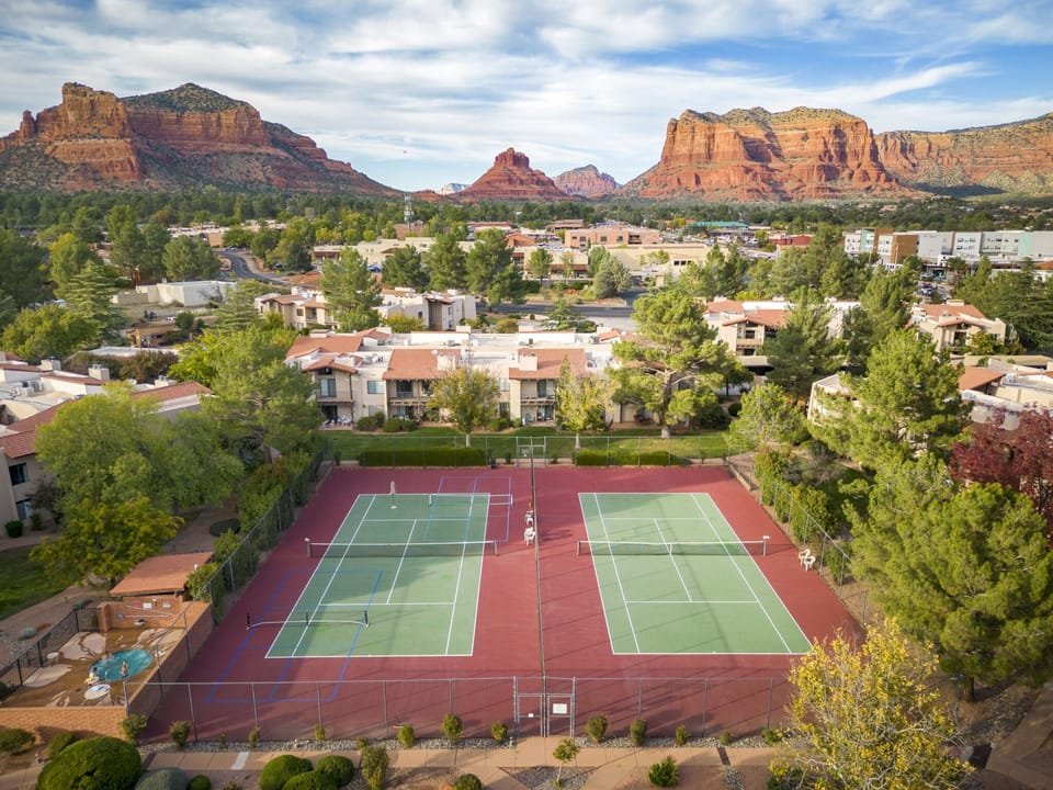 Sedona Red Rocks and Tennis/Pickleball Courts