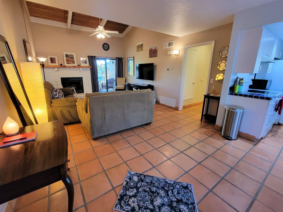 Spacious & Open Living Area. Salt Lamp Creates Calm Ambiance & is Air-Purifying