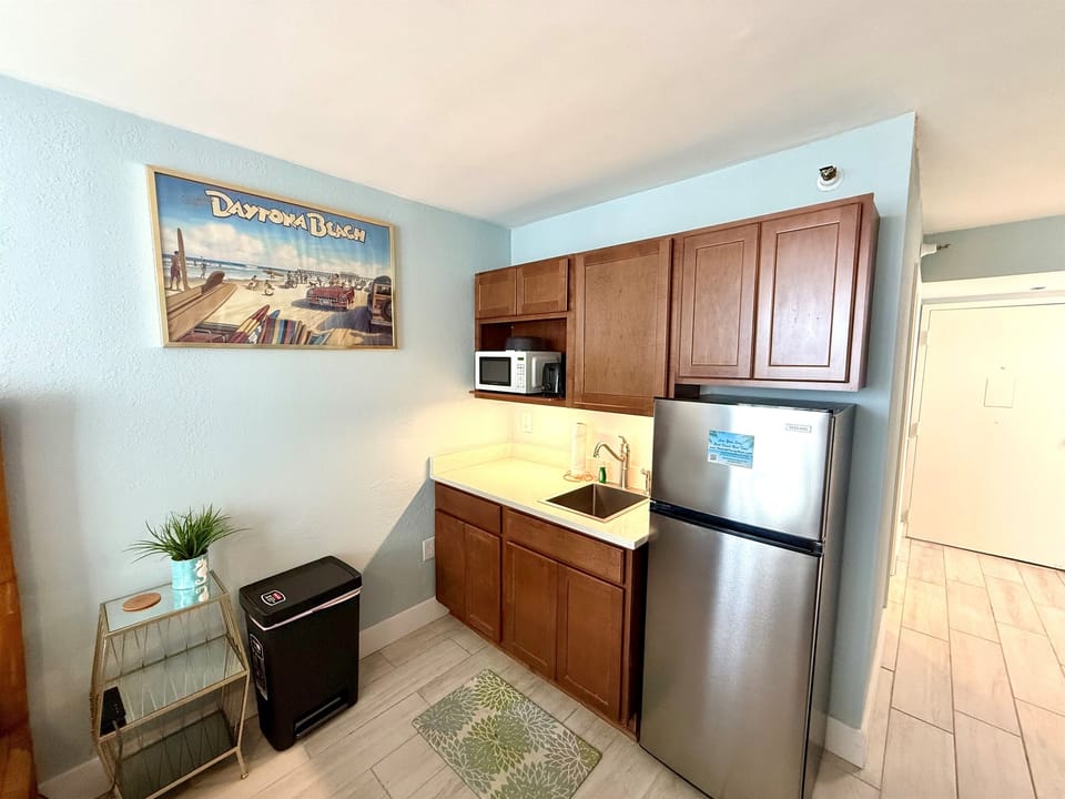 New Kitchenette with Quartz Counters
