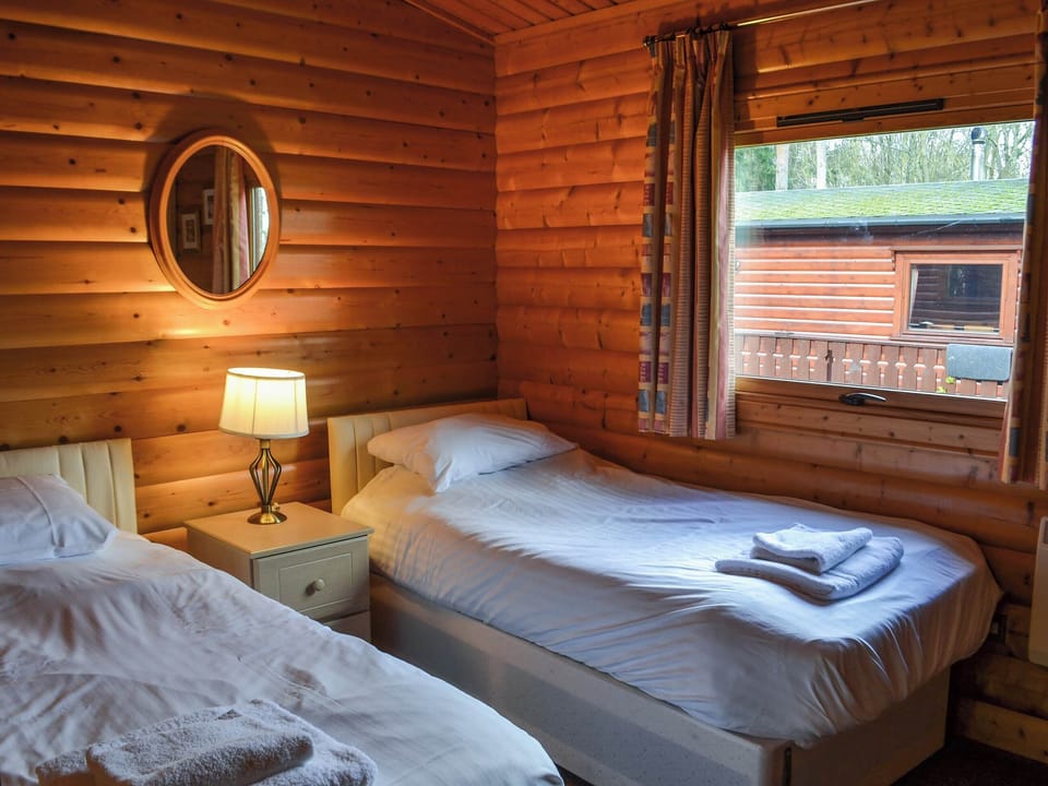 Twin bedroom | Cosy Lodge - Wold Lodge Leisure, Kenwick, near Louth