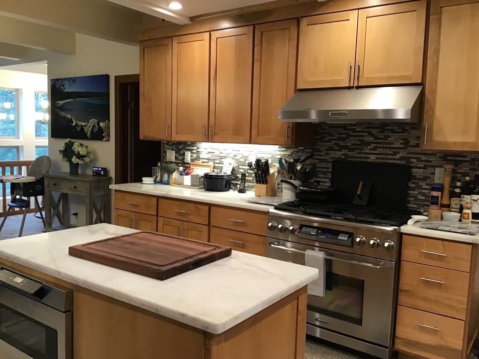 6 burner gas stove, plenty of workspace and storage