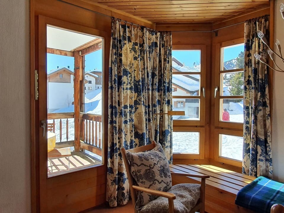 Property, Furniture, Building, Azure, Wood, Shade, Interior Design, Living Room, Window