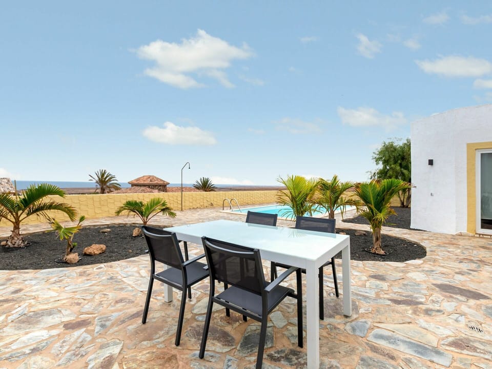 Cloud, Sky, Furniture, Plant, Table, Nature, Azure, Chair, Outdoor Furniture, Interior Design