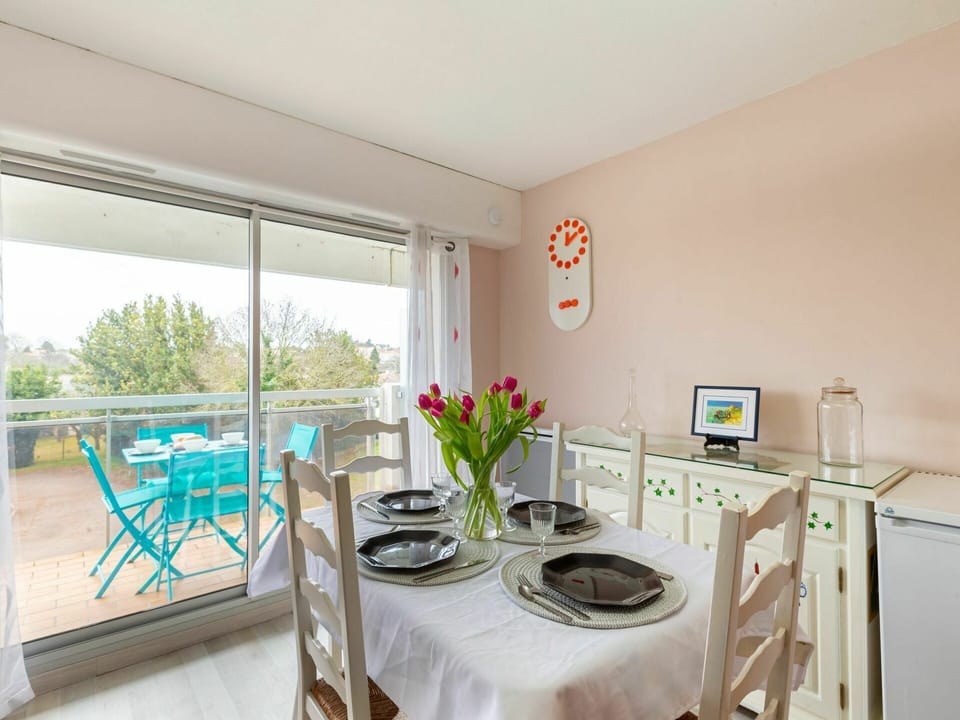 Flower, Table, Furniture, Property, Building, Plant, Window, Vase, Chair, Interior Design