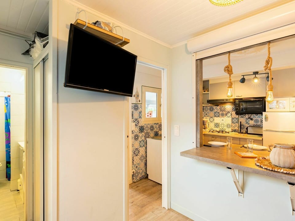 Property, Cabinetry, Interior Design, Table, Yellow, Wood, Living Room, Floor, Flooring, House