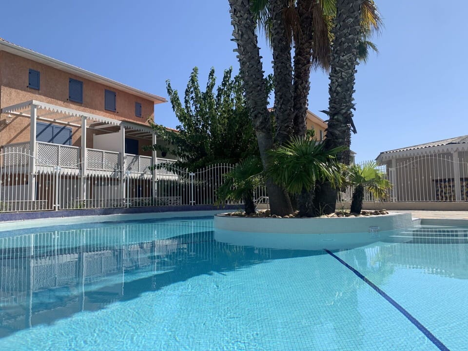 Water, Sky, Plant, Azure, Swimming Pool, Building, Tree, Arecales, Composite Material, Leisure