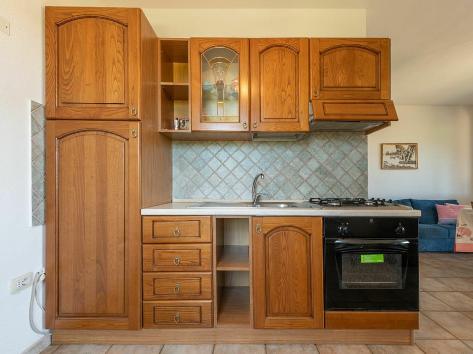 Brown, Cabinetry, Countertop, Furniture, Property, Building, Drawer, Wood, Kitchen Appliance, Kitchen