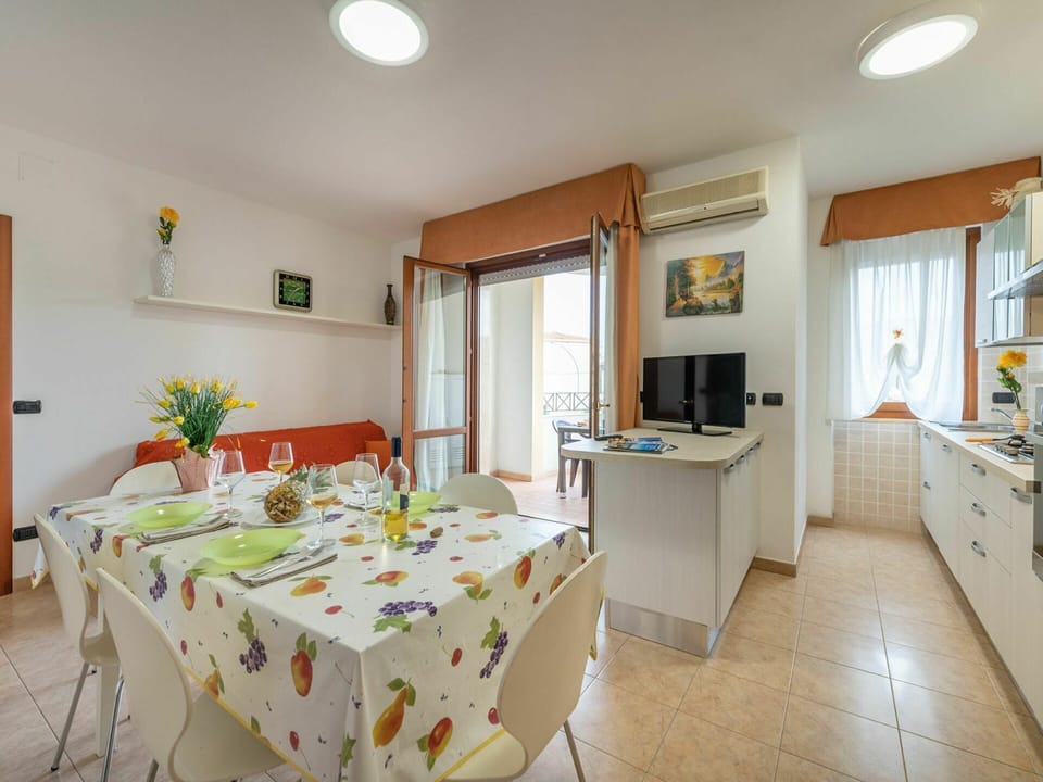 Furniture, Cabinetry, Property, Table, Countertop, Chair, Lighting, Tablecloth, Houseplant, Interior Design