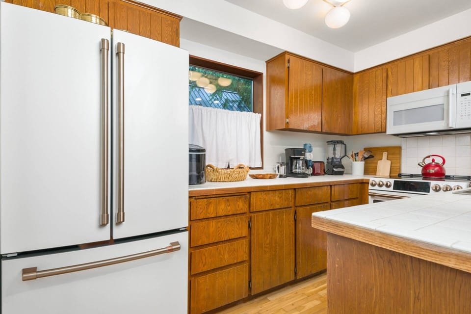 "House was clean and very comfortable Love the view and sound of the river in our backyard" - Camille