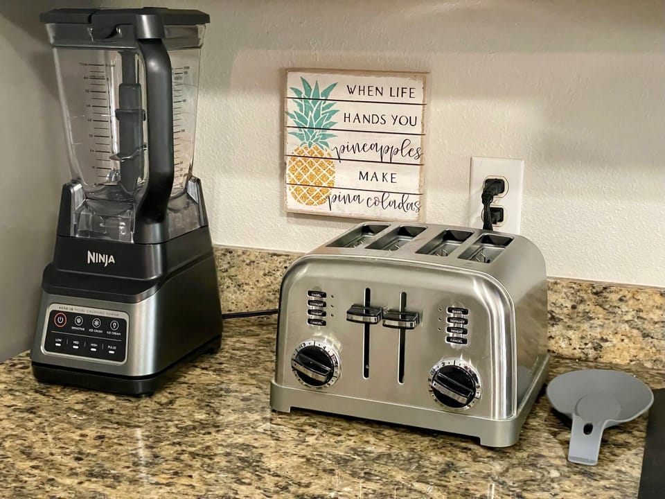 Ninja professional blender and XL bagel toaster