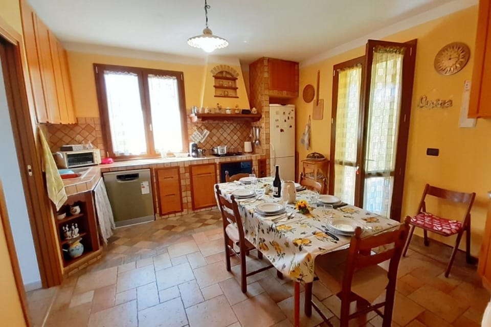 Spacious well equipped kitchen diner