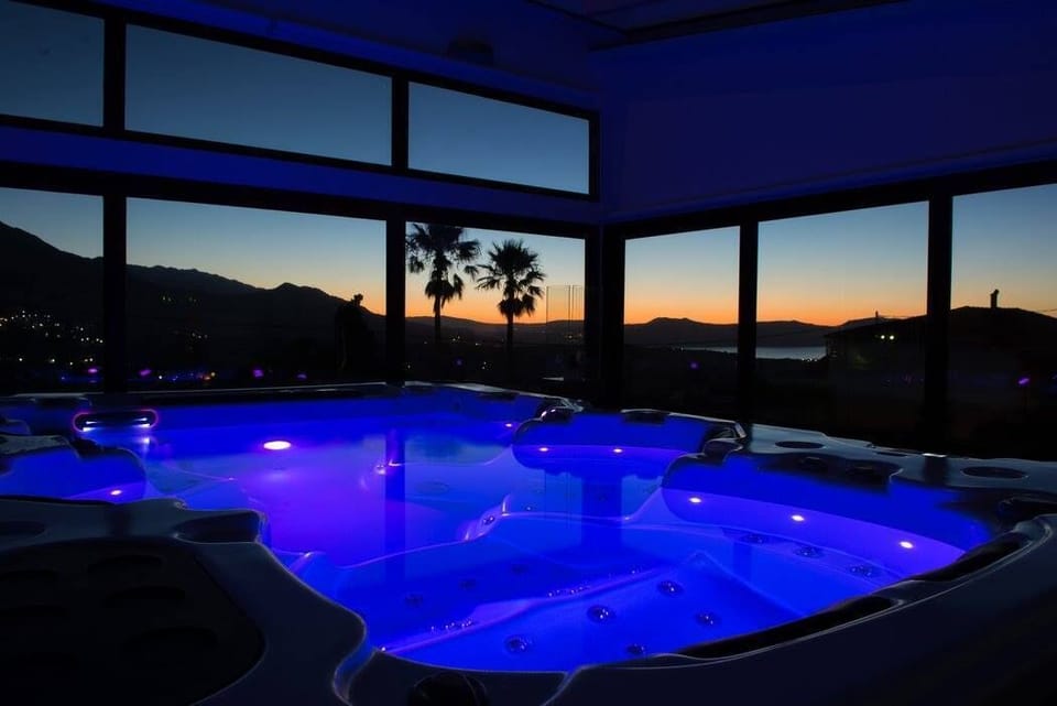 Athina House Spa&Hammam - Roof Terrace with Spa Wirlpool, BBQ & Dinning  Area