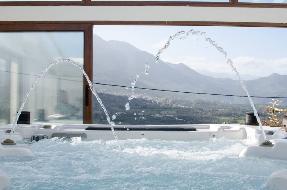 Athina House Spa&Hammam - Roof Terrace with Spa Wirlpool, BBQ & Dinning  Area