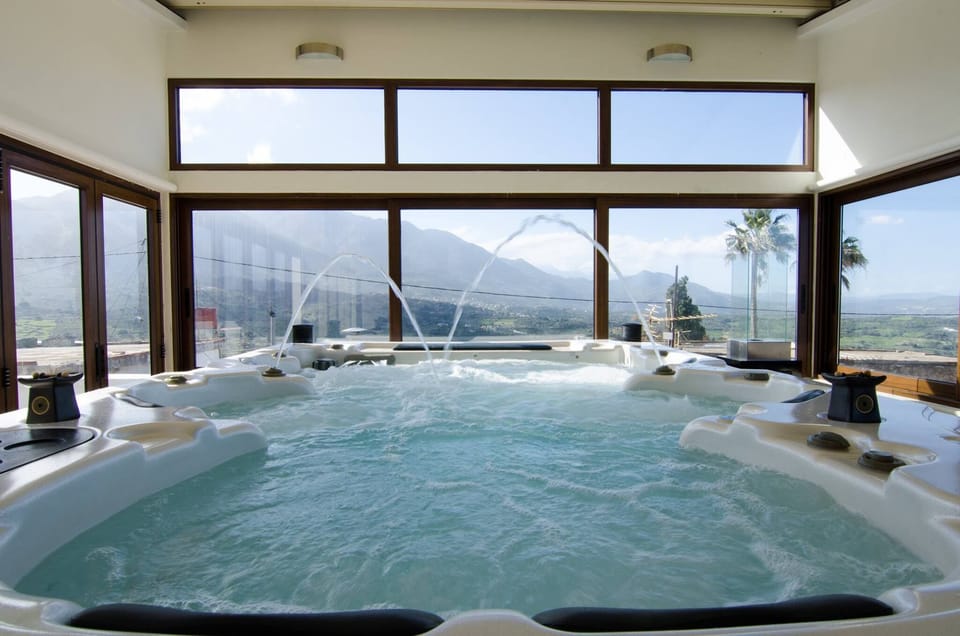 Athina House Spa&Hammam - Roof Terrace with Spa Wirlpool, BBQ & Dinning  Area